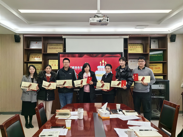 公司第五黨支部打造1+5套餐  為黨員過(guò)好“政治生日”